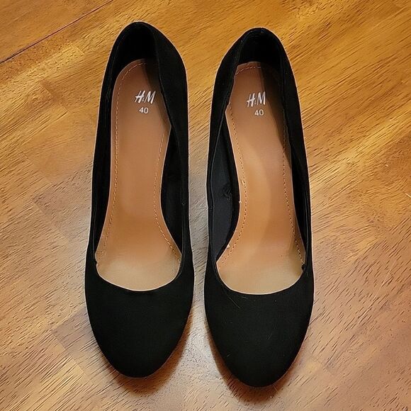H & M Pumps - Picture 1 of 7